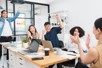 menyusun kurikulum